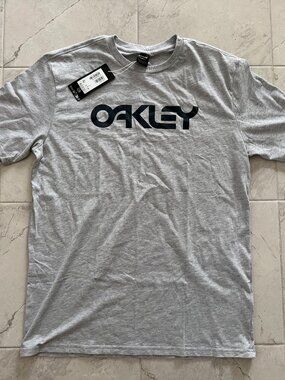 Oakley t-shirt